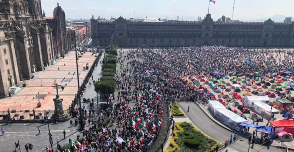 Integrantes del FRENAAA y seguidores de AMLO entrarán al Zócalo con separación