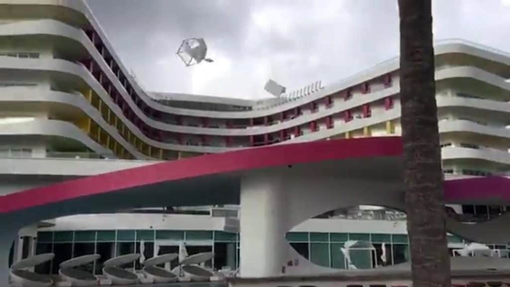 Video: Se forma tromba marina en Cancún, tal como la de Celestún