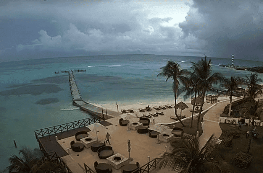 Depresión tropical toma más fuerza en su avance hacia Quintana Roo