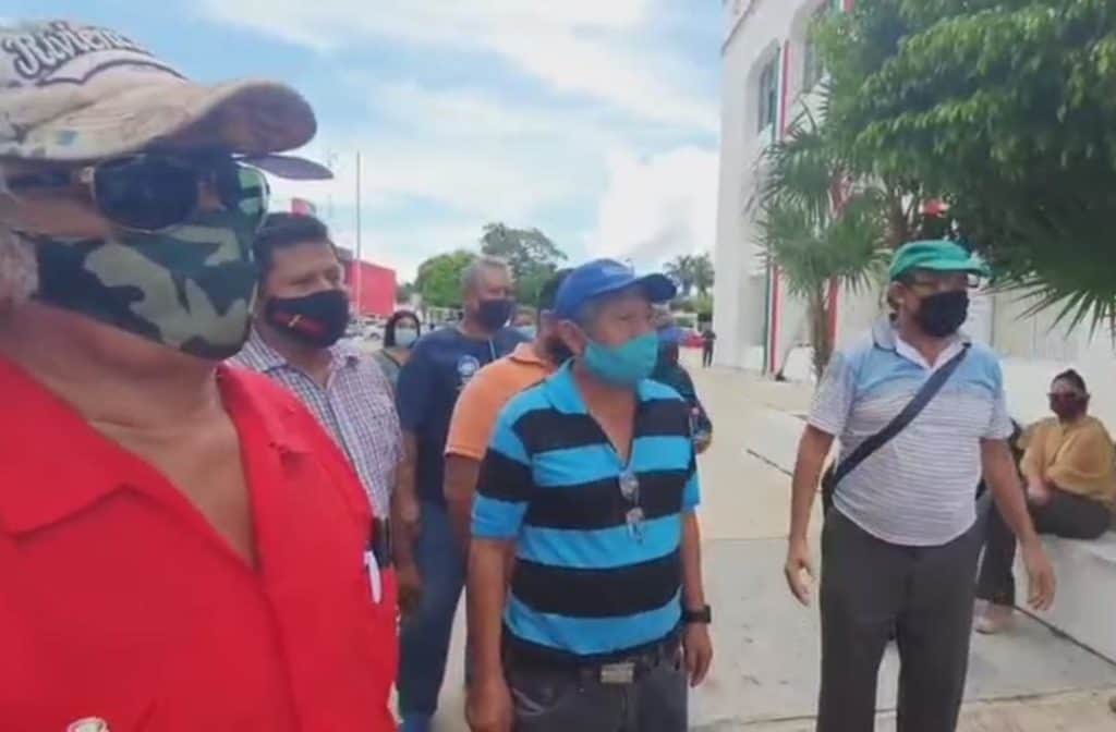 Menos de 8 mil pesos, lo que dio Otoniel Segovia a jubilados en Chetumal