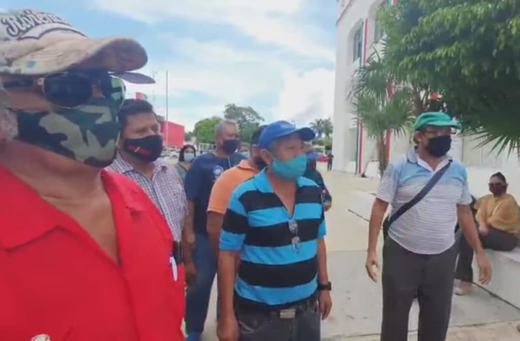 Menos de 8 mil pesos, lo que dio Otoniel Segovia a jubilados en Chetumal