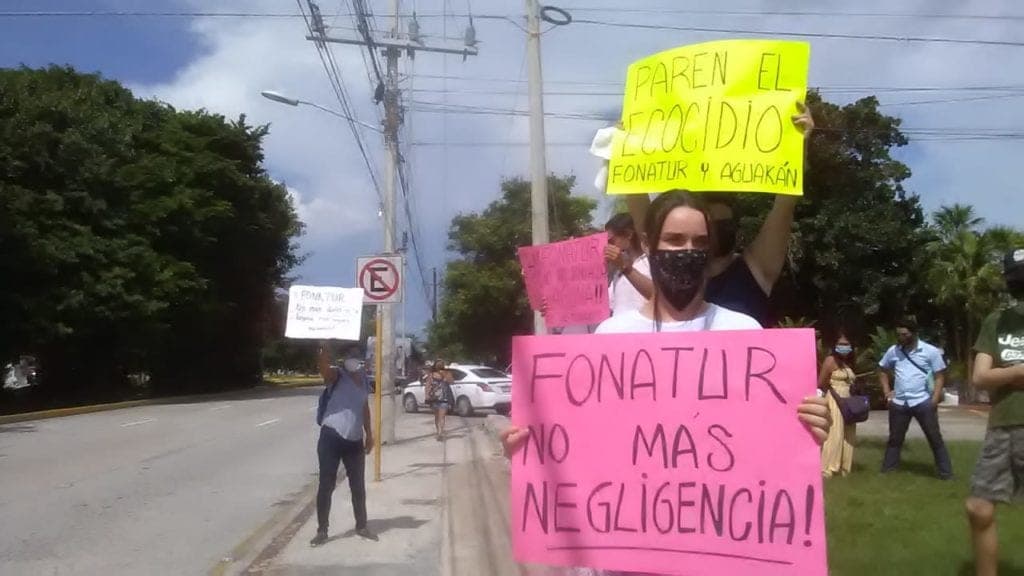 Culpan a Fonatur de desborde de aguas negras en Zona Hotelera de Cancún
