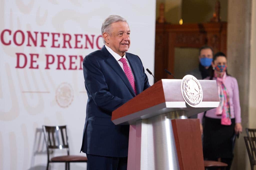 AMLO anuncia construcción de aeropuerto en Tulum