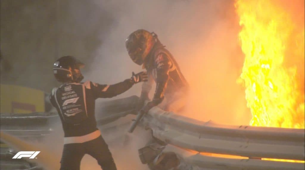 Video: Se incendia el auto de Romain Grosjean en la Fórmula 1