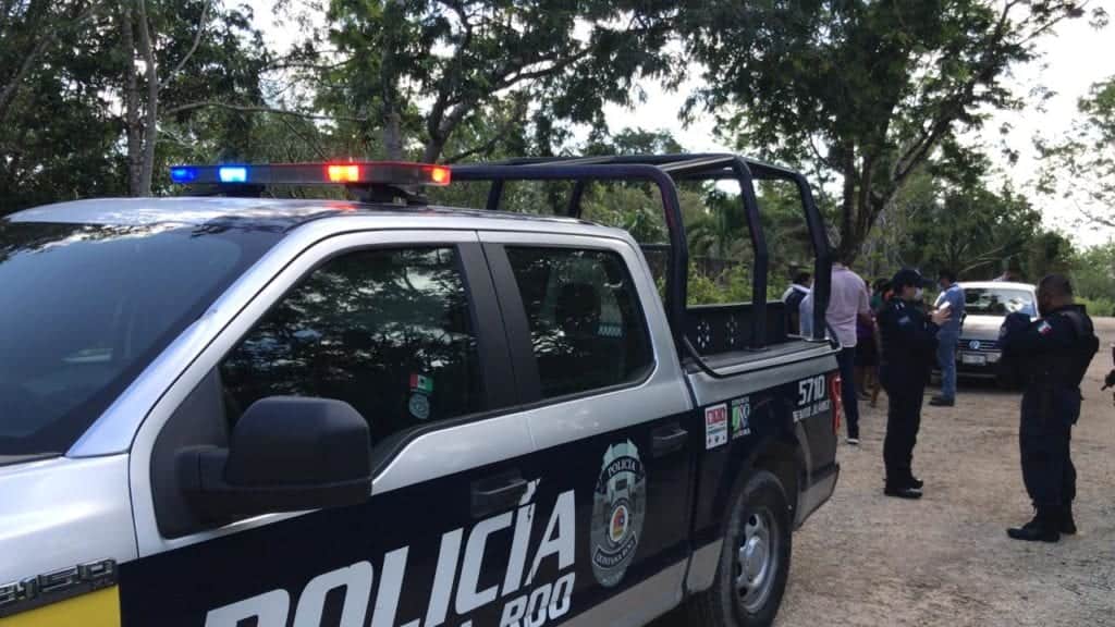 Hallan cuerpo ejecutado en carretera Cancún-Leona Vicario