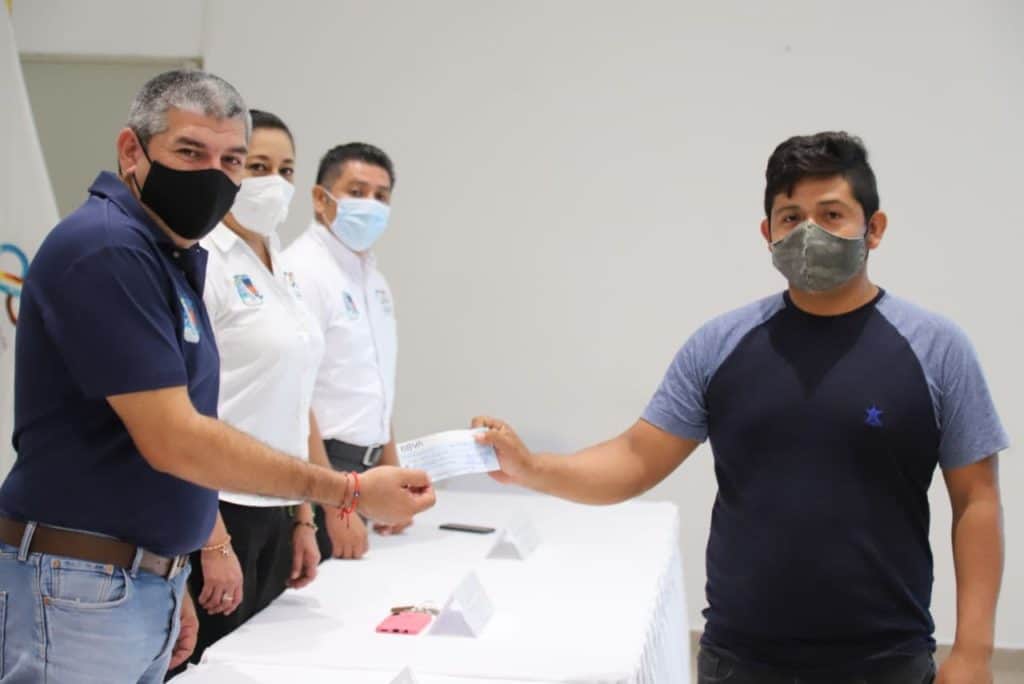 Concluyen con el pago de becas del ciclo escolar 2019-2020 en Puerto Morelos