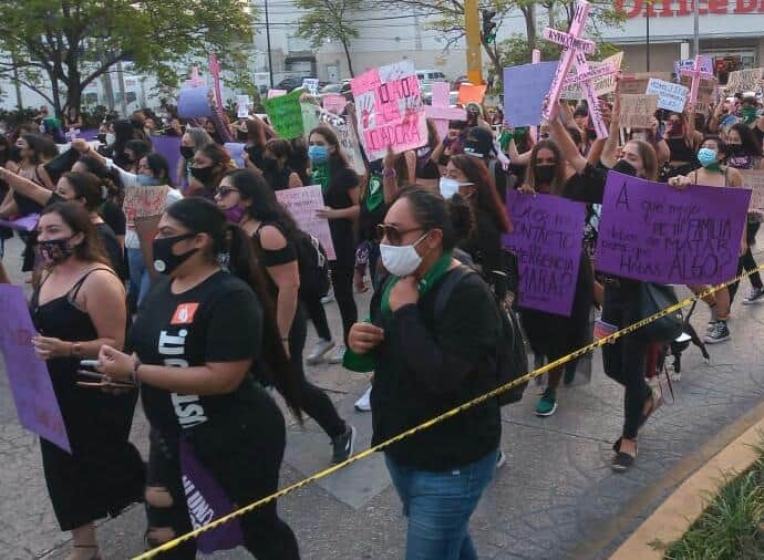 Video: Mujeres exigen un alto a la violencia, con protesta pacífica en Cancún