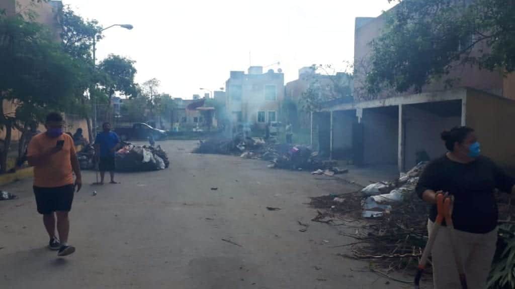 Vecinos de Villas del Sol queman su basura