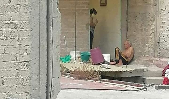 Denuncian maltrato a abuelito en Neza: lo desnudan y lo dejan afuera de su pieza