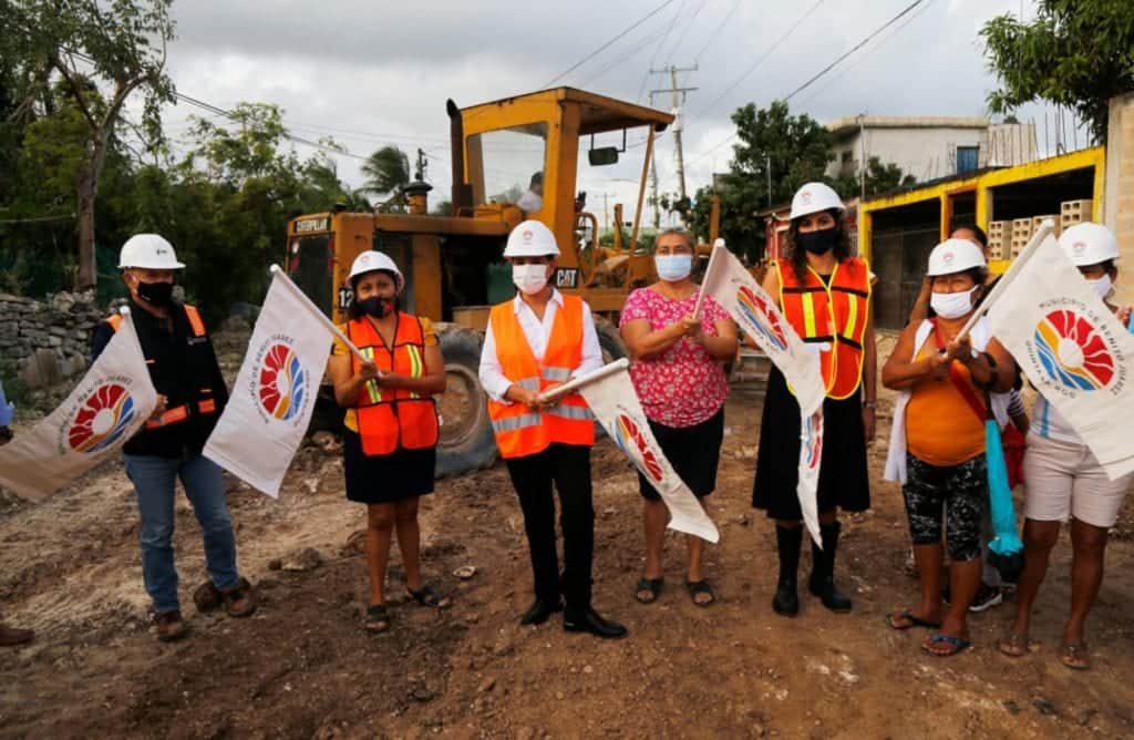 Dan 'banderazo' de obras de pavimentación y mejora urbana en la Supermanzana 235 de Cancún