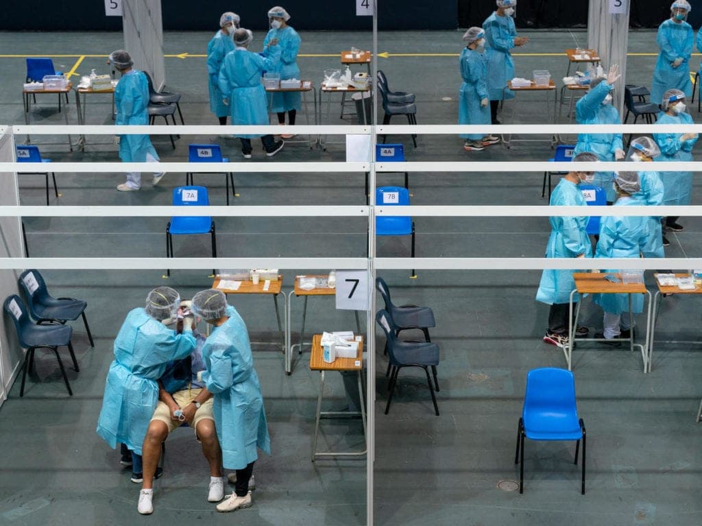 Ofrecen en Hong Kong 13 mil pesos a residentes que den positivo para Covid-19