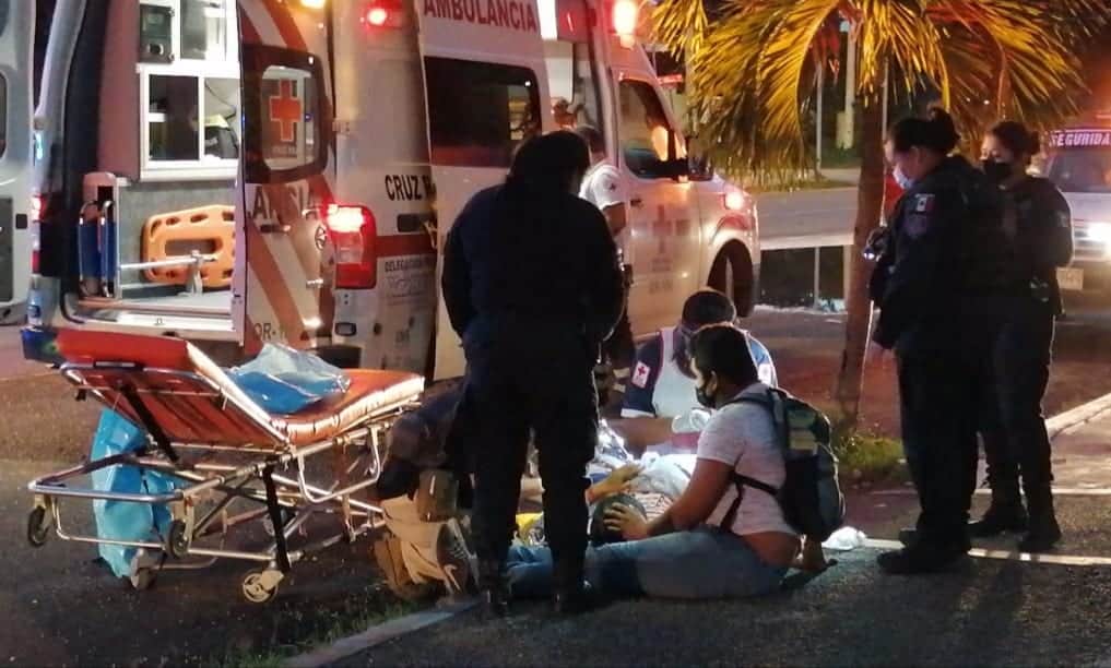 Bebé nace en plena vía pública de Tulum con ayuda de la policía