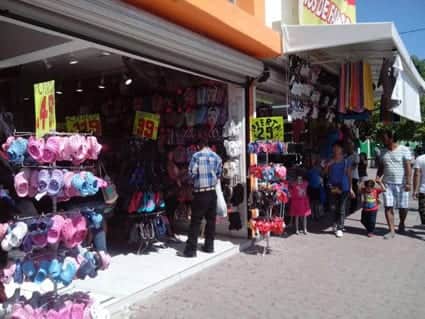 Más de mil negocios han cerrado sus puertas en Cancún por el covid-19