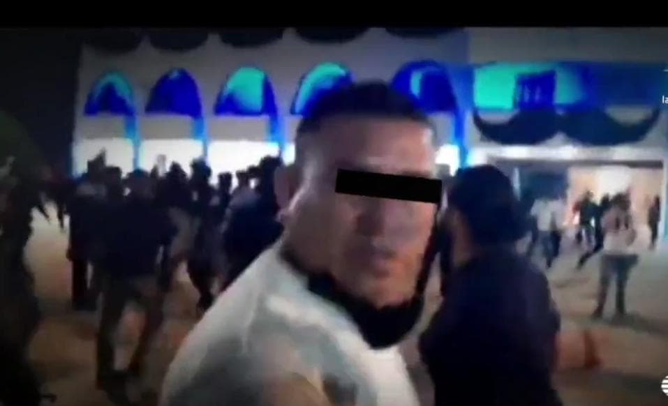 Video: Identifican a policía vestido de civil que disparó contra manifestantes en Cancún
