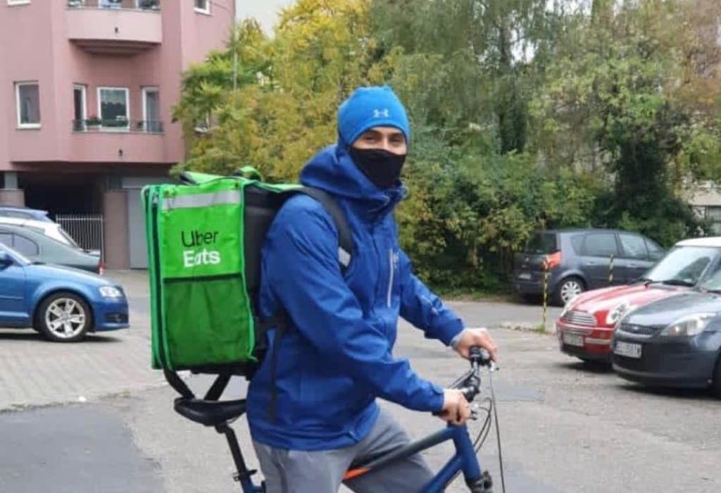 Por la pandemia, campeón olímpico es repartidor de Uber Eats