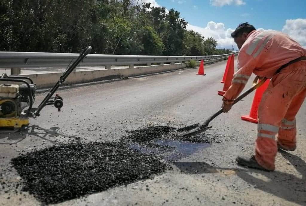 Avanza bacheo en Playa del Carmen tras estragos por pasados fenómenos naturales
