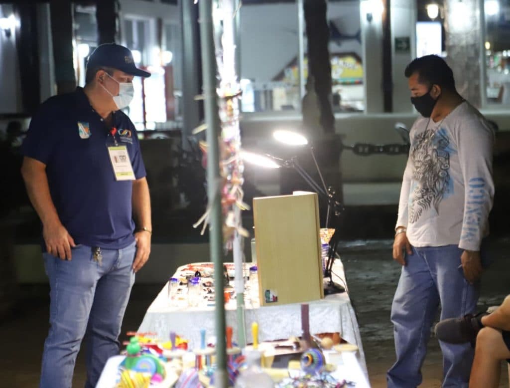 Vuelven artesanos a ofrecer sus productos en la Ventana al Mar de Puerto Morelos