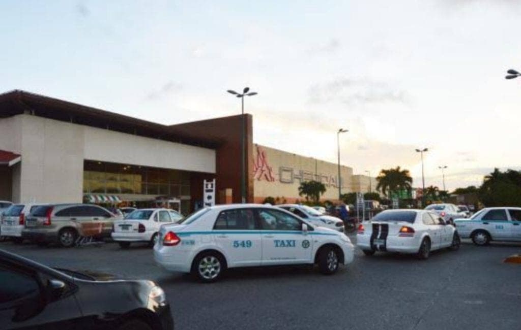 Se desata el pánico tras sujeto sospechoso en Plaza las Americas