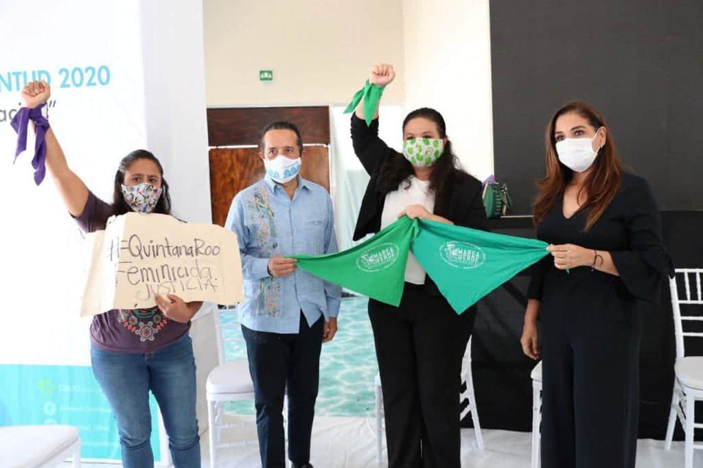 Representantes de colectivos feministas acuden a dialogar con autoridades
