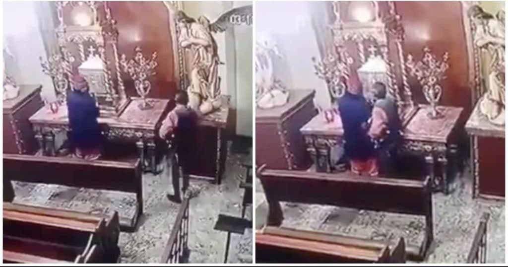 Video: Fingen rezar y se roban cruz de la Catedral de Monterrey