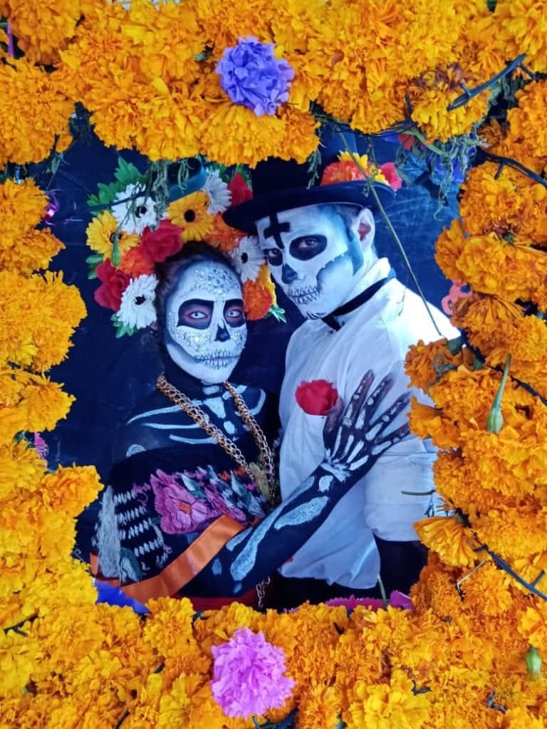¡Ingeniosos! En Cancún celebran el Día de Muertos con medidas de prevención