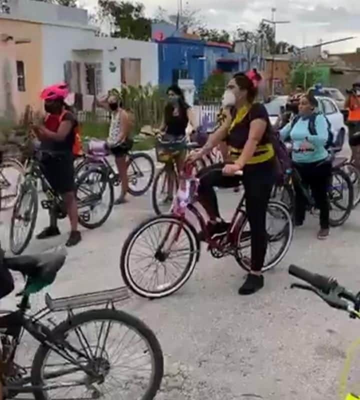 Hacen rodada "Por las que ya no están" en Playa del Carmen