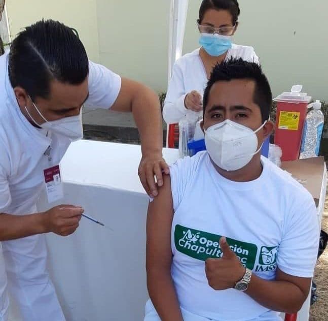 Enfermero del IMSS es el primer quintanarroense en ser vacunado contra el Covid-19