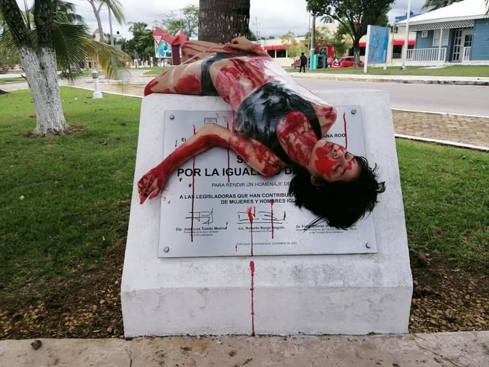 Galería: Polémico performance de feministas en Quintana Roo