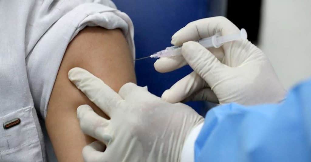 Invita UNAM a docentes y alumnos a apoyar en brigadas de vacunación para Covid-19