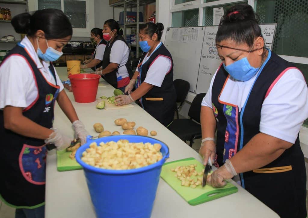 Alimentan a 3 mil personas a diario en Comedores Solidarios de Playa del Carmen