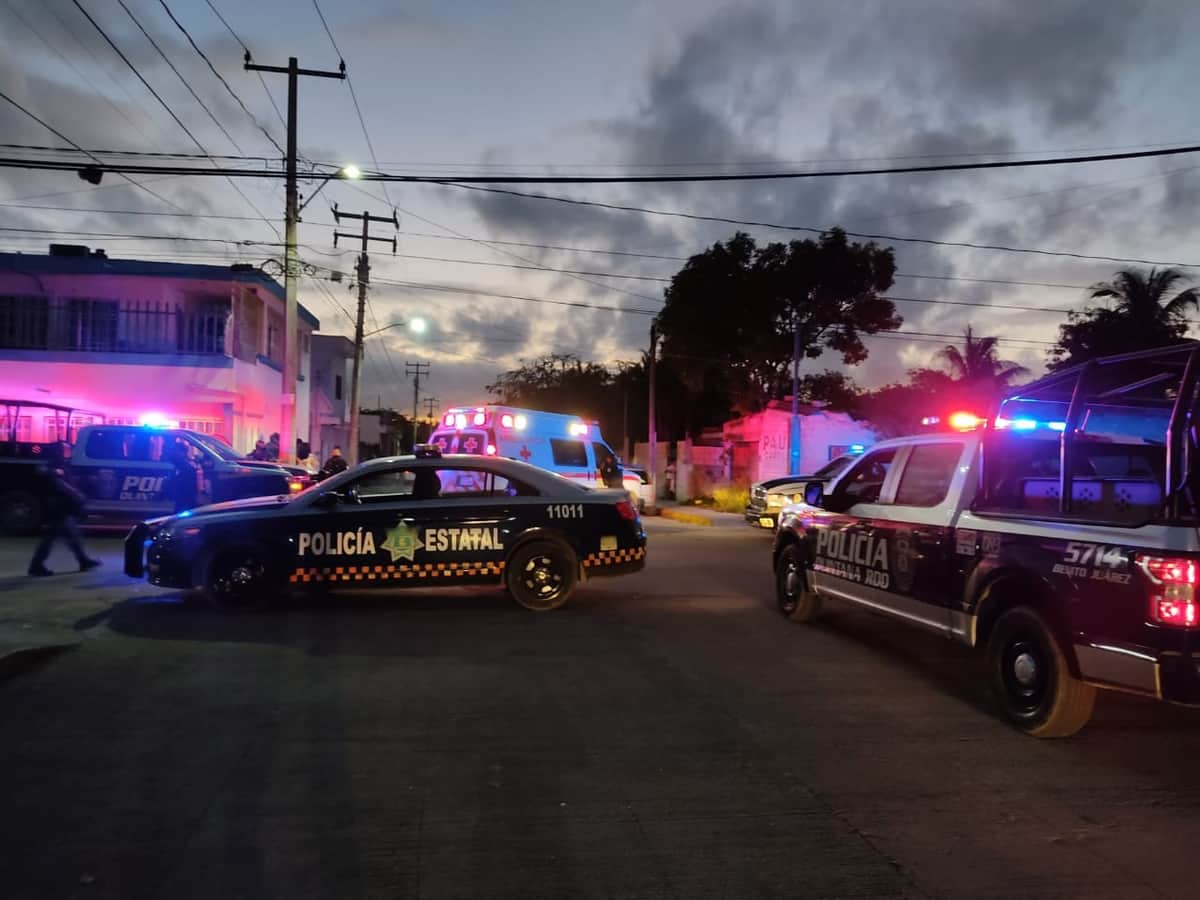 Asesinan a hombre cuando llegaba a su casa en su carro, en Cancún