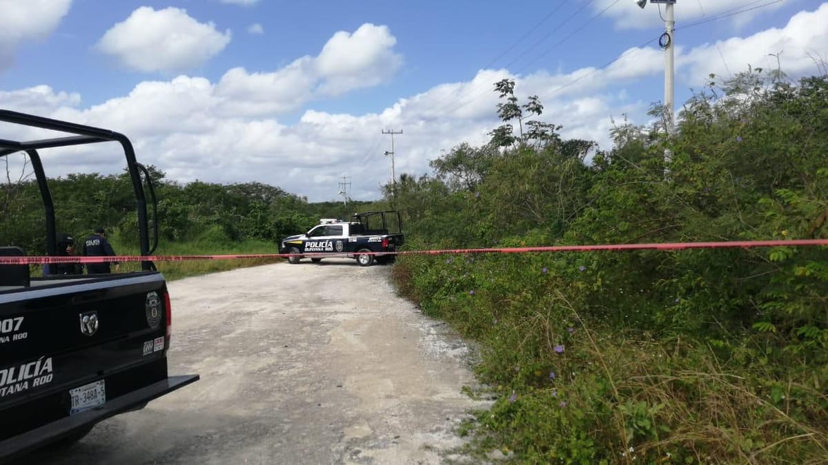 Hallan cadáver de una persona con signos de violencia en carretera a Playa del Carmen