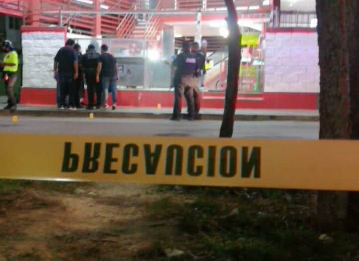 Rafaguean taquería en Playa del Carmen por cobro de "derecho de piso"