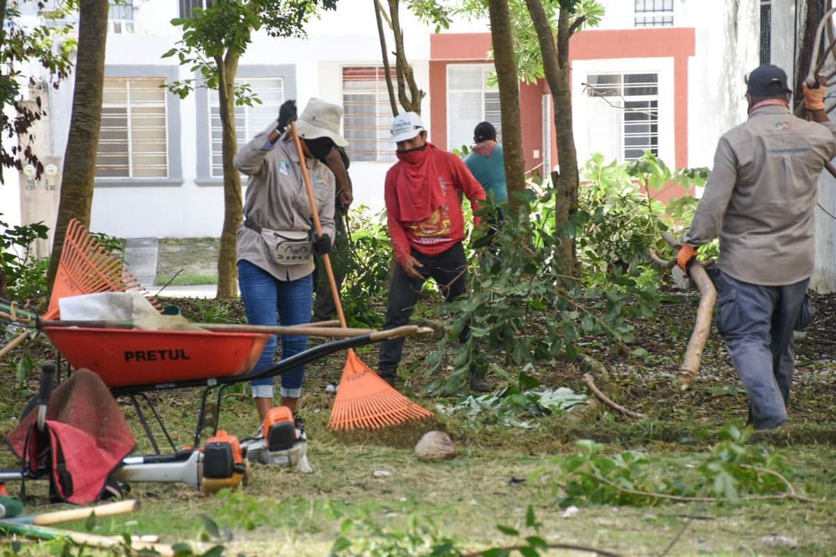 Gobierno de Puerto Morelos embellece andadores y calles de Villa la Playa