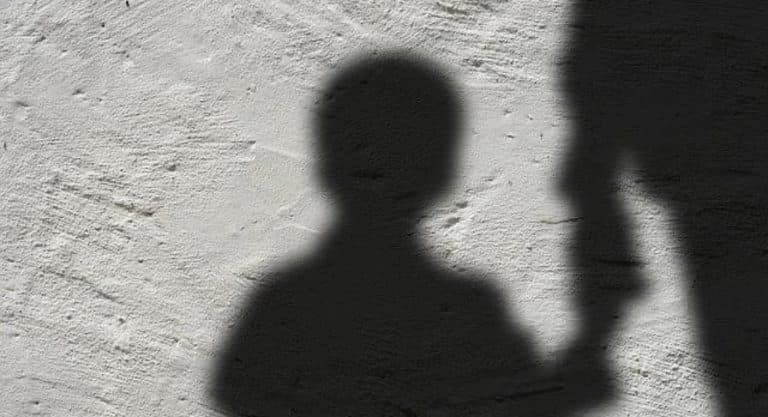 Madre sorprende a su sobrino de 15 años violando a su hijo