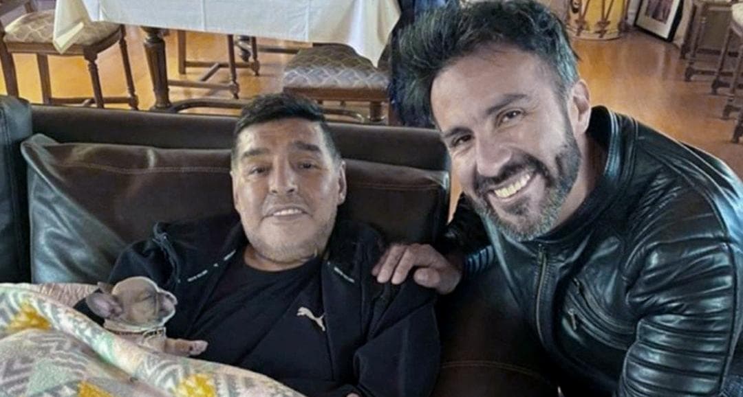 Escándalo; el médico de Maradona habría falsificado su firma