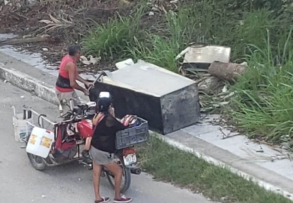 Playense reporta a persona por "arrojar basura" en terreno