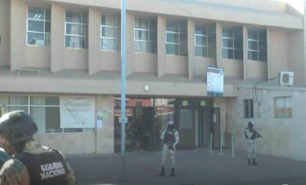 Sujetos armados ingresan a IMSS y roban tanques de oxígeno y equipo médico