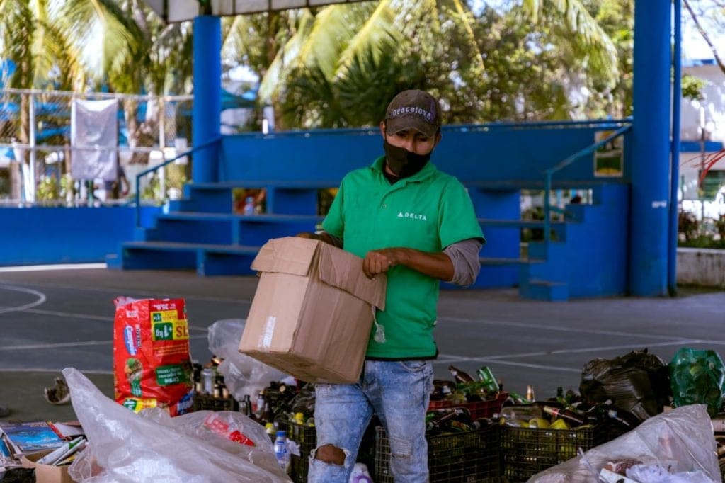 El programa "Adopta Vida" apoya a la ecología con reciclaje entre ciudadanos por plantas