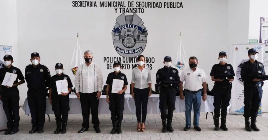 Policía Quintana Roo de Puerto Morelos, recibe dotación de uniformes