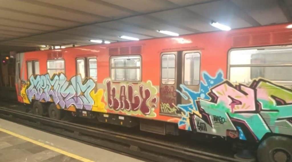 Fotos: Pintan grafiti en vagones de la Línea 6 del Metro de la Cdmx