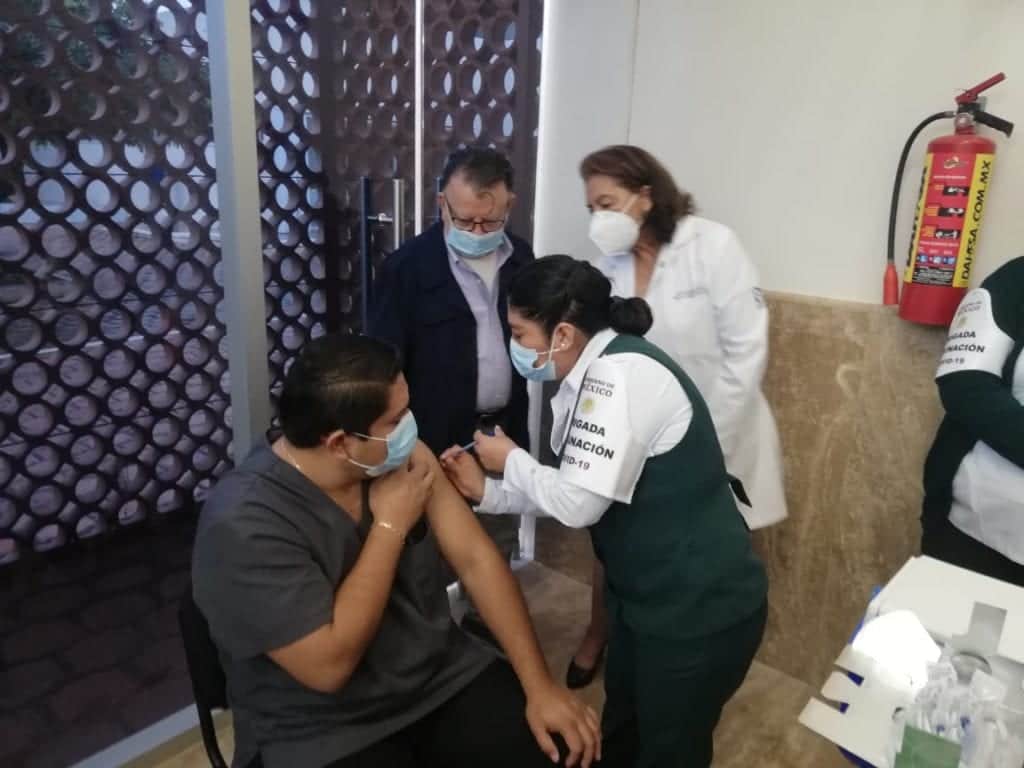 Llega primer lote de vacunas contra el COVID-19 a Cozumel