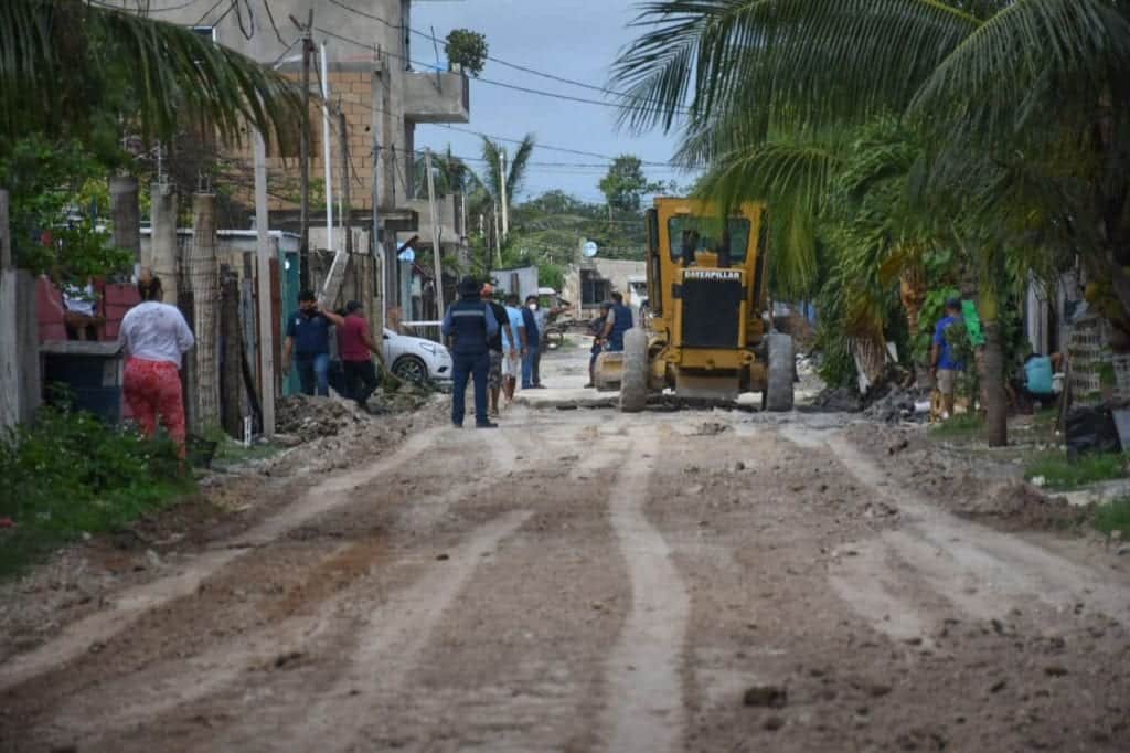 Inician trabajos de mejoramiento de terracerías en La Fe y Tierra Nueva, Puerto Morelos