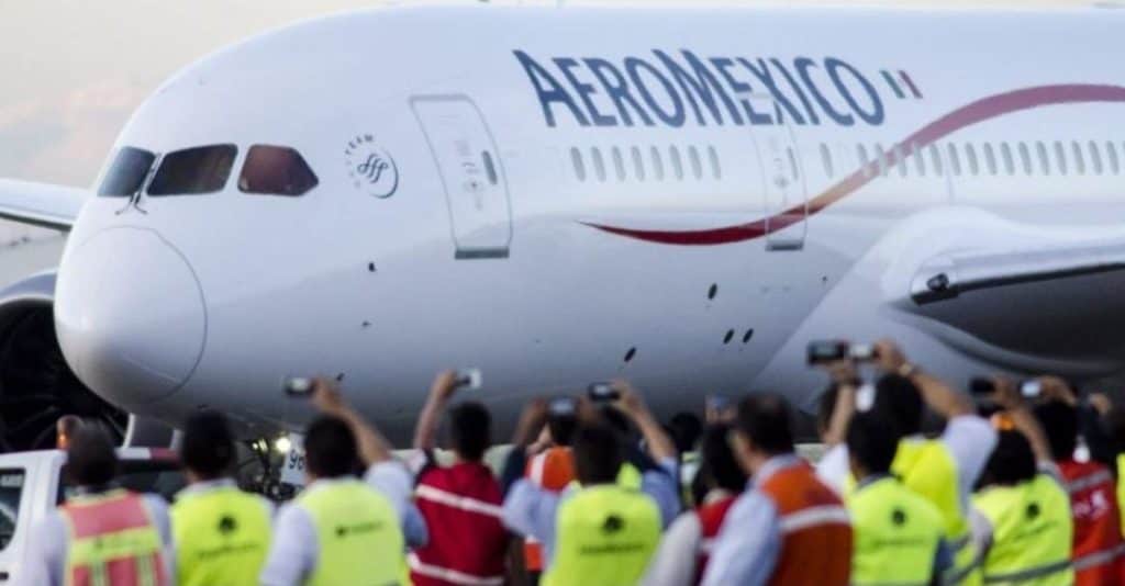 Aeroméxico solicita terminar contratos colectivos de pilotos y sobrecargos