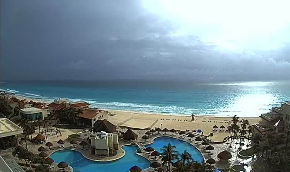 Clima: Pronostican lluvias en Quintana Roo por canal de baja presión