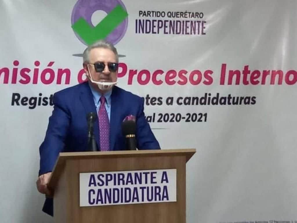 'Quico' acudió a registrarse como aspirante a la gubernatura de Querétaro