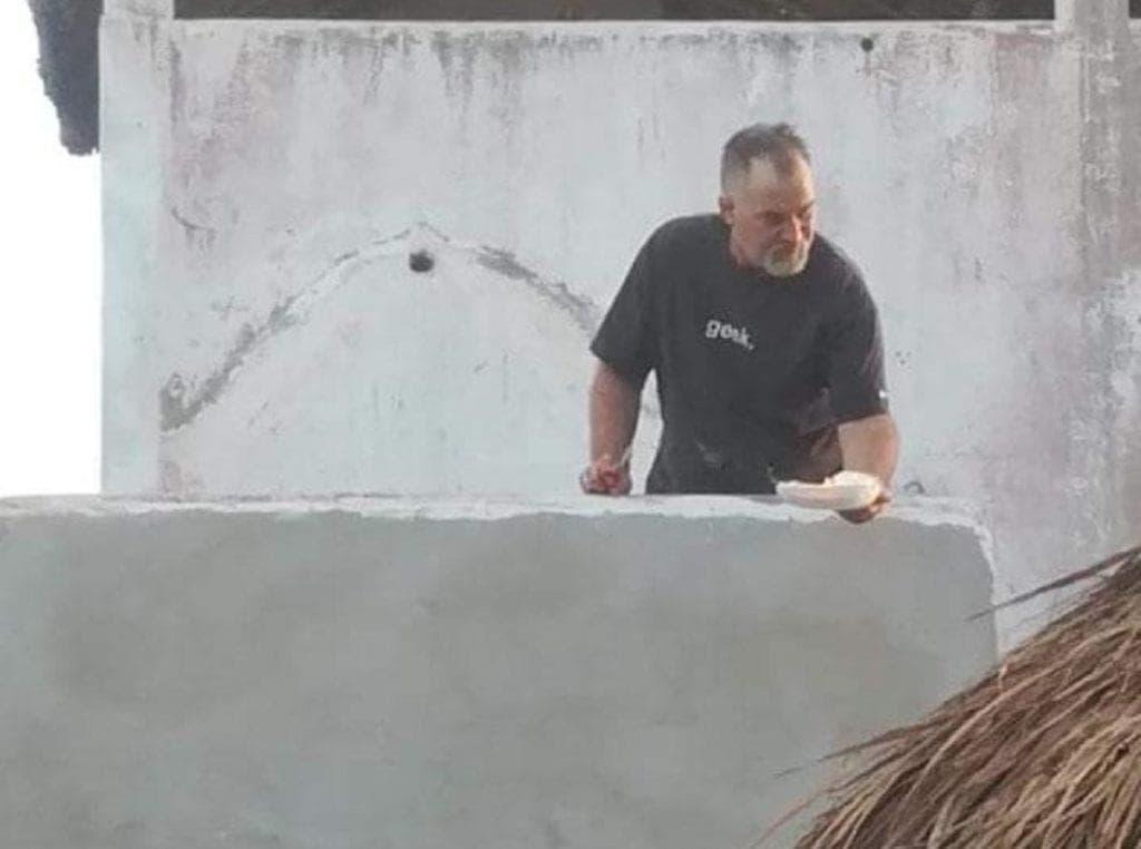 Extranjero agrede a albañiles e intenta prender fuego la palapa de su vecina en Sisal