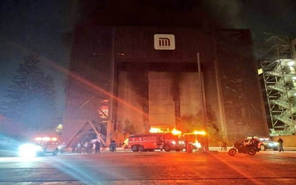 VIDEOS: Se incendian oficinas del metro en la CDMX; rescatan a 6 personas