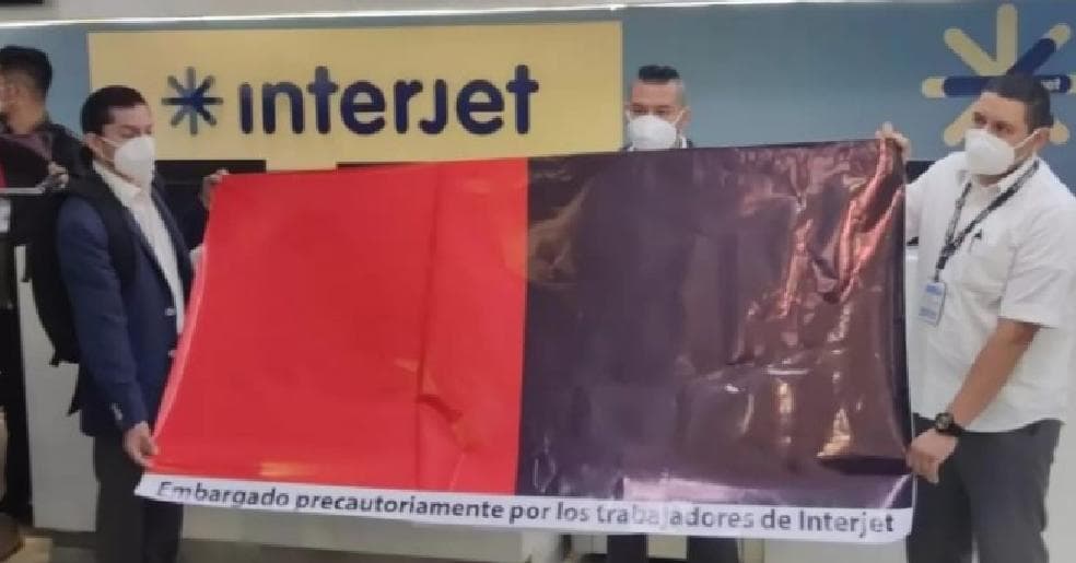 Video: Inicia huelga de Interjet; empleados llevan 4 meses sin cobrar