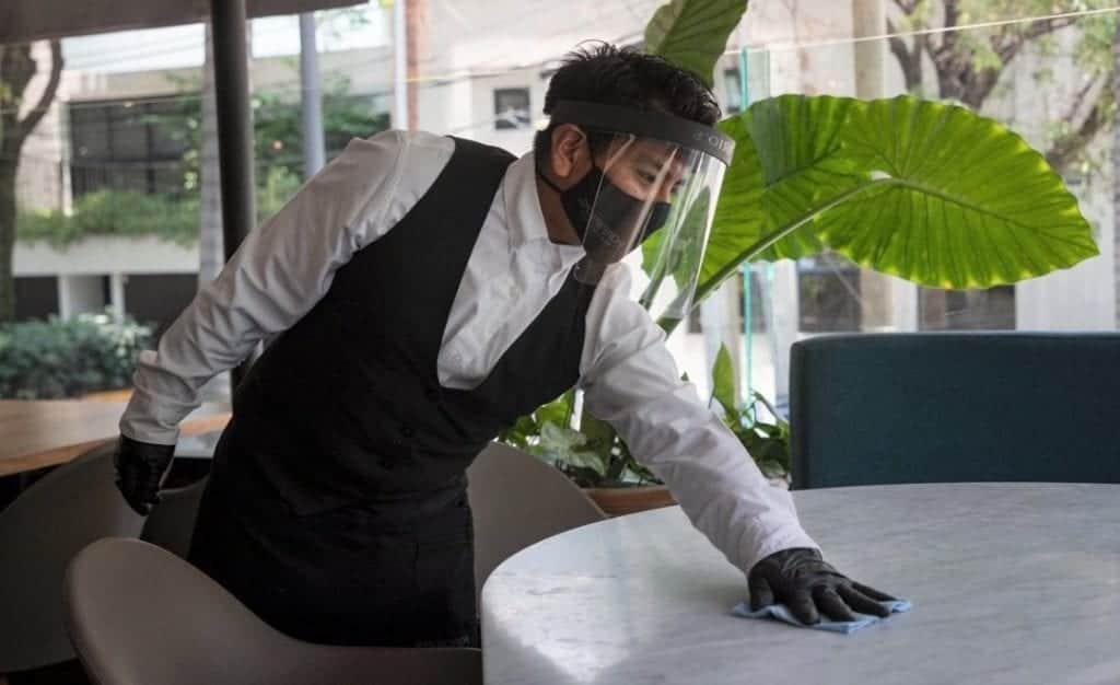 Piden restaurantes a gobierno poder cerrar una hora más tarde